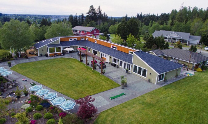 Enumclaw Cabin | Enumclaw Estates Main House & Barn Home (A+B)