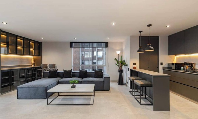 Lalinde Apartment | |EP| Spacious Apt with AC, Workspace, Views