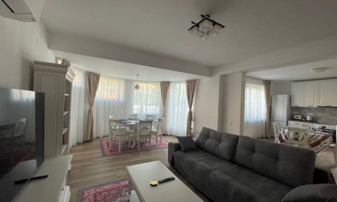 Sector 1 Apartment | Epica @Iarca Inn