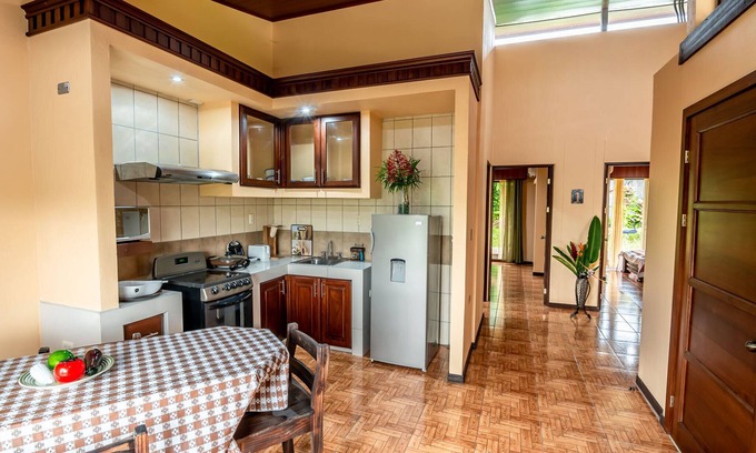 La Fortuna Hotel | Equipped house, overlooking the Arenal volcano, La Fortuna San Carlos