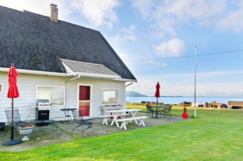 Bow House | Erikson Beach House