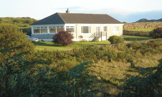 Fionnphort Cottage | Erisgeir Sleeps 6 with Private Grounds