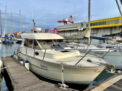 Lisbon Boat Rental | Ero- A floating Escape in Lisbon