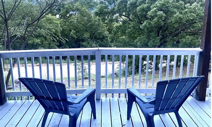 Eufaula Cabin | Escape to our peaceful lake view retreat, nestled in the heart of Eufaula.