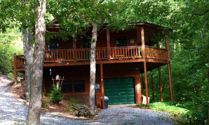 Blairsville Cabin | Escape to the Beautiful Cool Mountains of North Ga Beautifully decorated
