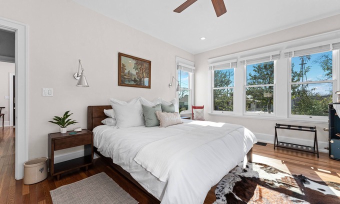 Fredericksburg House | Eskew Place | 3 blocks to Main | Newly Renovated