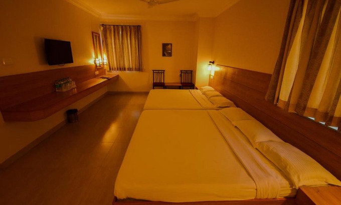 Kalanivasal Hotel | Ess Pe Inn