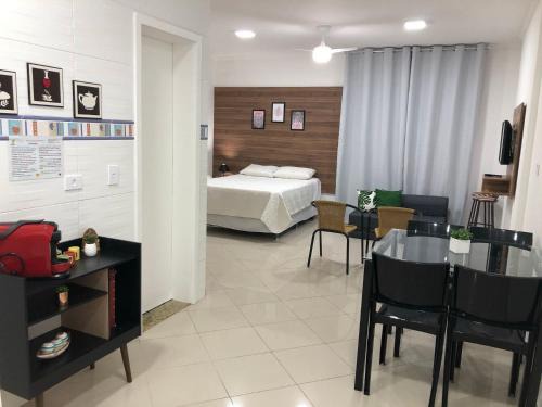 Pitangueiras Apartment | Estúdio charmoso um minuto a pé do mar