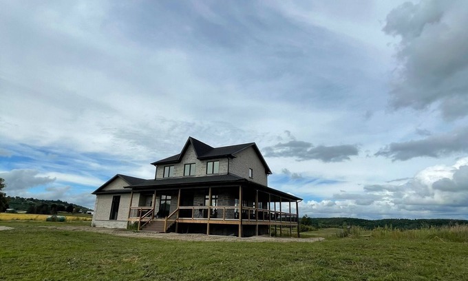 Mansfield House | Estate house with forested land,stunning scenes & sweeping valley