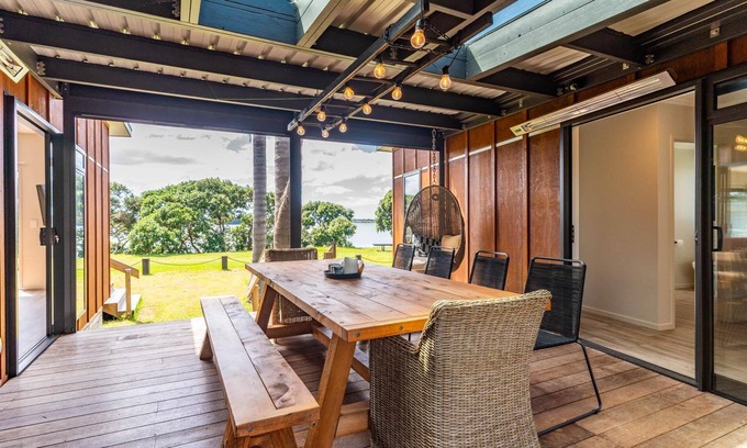 Mangawhai House | Estuary Escape - Waterfront property with estuary access