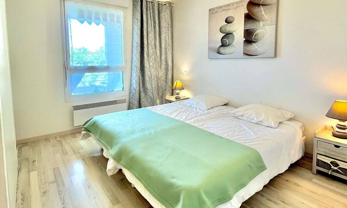 Etel Apartment | Etel: 2-room apt 42m², balcony, parking, near beach, pets allowed