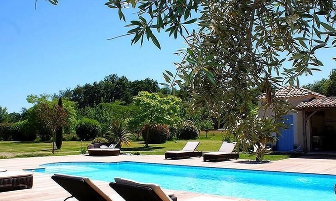 Fontaines-d'Ozillac Villa | EUCALYPTUS Gîte - 100 m2 - 4 people - Private access, parking and garden. Estate with swimming pool and private park Discreetly adjoining the Gîte Cyprès with private garden, terrace and parking.