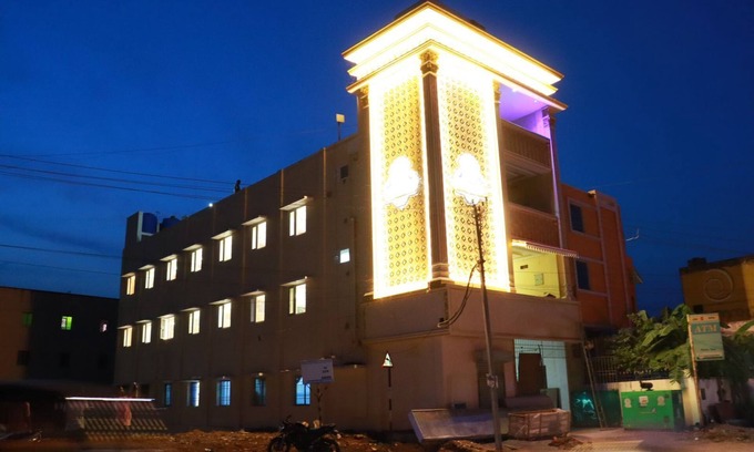 Ambur Hotel | EV Royal Inn