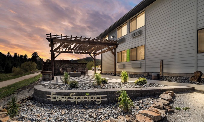 Hill City Hotel | EverSpring Inn & Suites