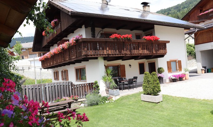 Villa Apartment | every day wake up overlooking the wonderful mountains of South Tyrol .