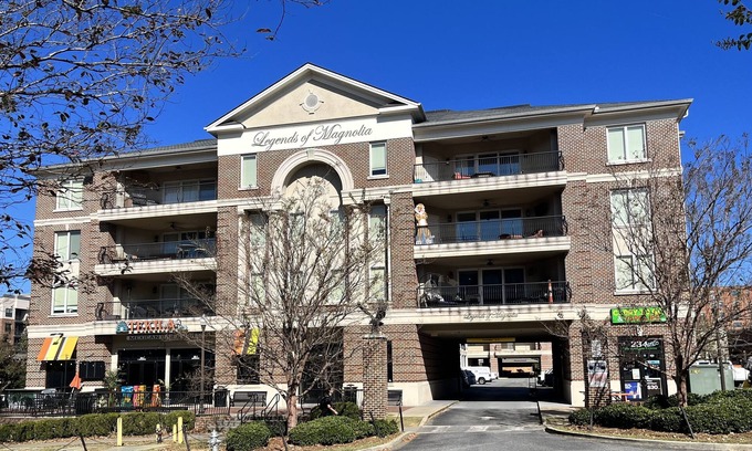 Auburn Condo | Everything Auburn, Location, Location! Views of Jordan Hare and Toomer's Corner!