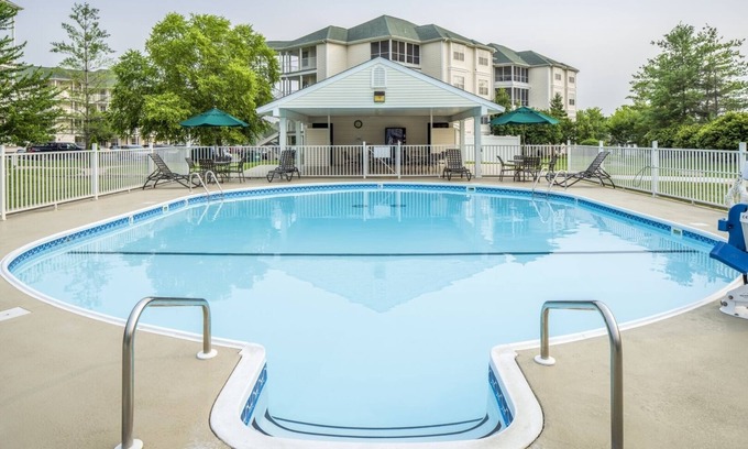 Table Rock Apartment | Everything You Need For The Perfect Vacation! Pool, Near New Shanghai Theatre