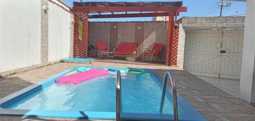 Maracana House | "Excelente Casa Pé na Areia com Opção de Piscina Aquecida Cobrado á Parte, Ampla Área de Lazer, Deck Coberto com Churrasqueira e Cooktop, Cozinha Americana, Ampla Sala de Estar com Lindíssima Lareira, Smart TV 50", WI-FI e o Melhor fica Pertinho da Praia"