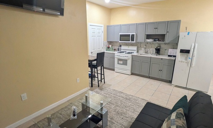 Forest Hill Condo | Excellent 4-bedroom condo with AC in vibrant Newark