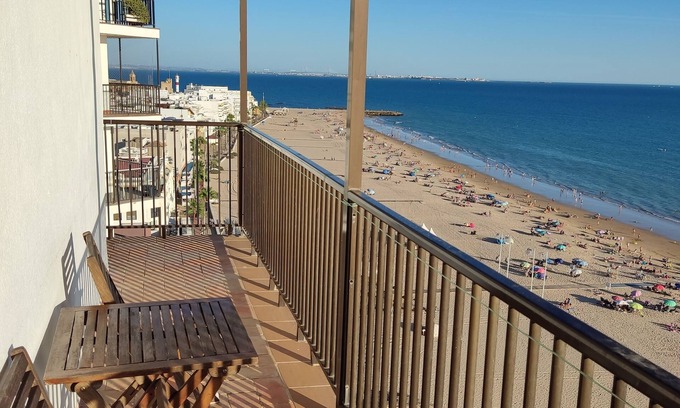 Rota Apartment | Excellent apartment in Rota, stunning views, beach front,garage,WIFI, world tv
