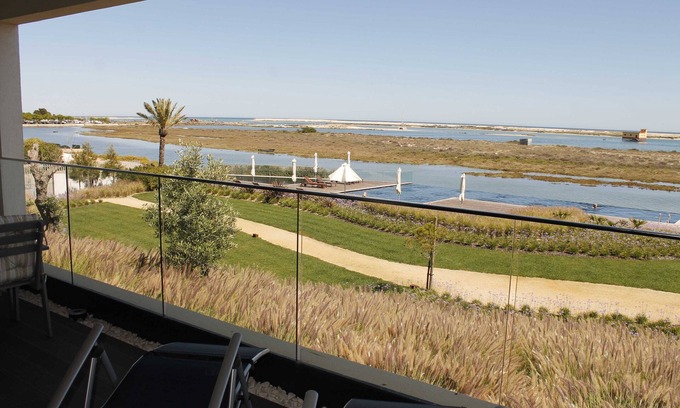 Fuseta Apartment | Excellent Beachfront Apartment With Fabulous Views