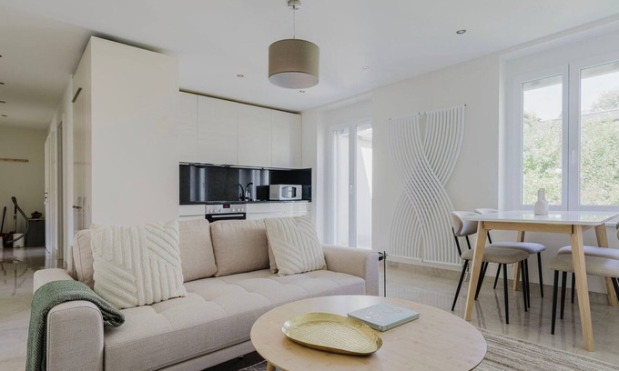 District 2 Apartment | Excellent Enge 3BR w/Balcony, W/D & Elev, by Blueground