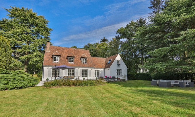 Feucherolles Cottage | Exceptional 4200 sqm property with pool near Paris & Versailles and golfs