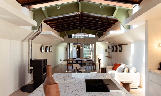 Ghent Boat Rental | Exceptional Houseboat in Ghent's waters