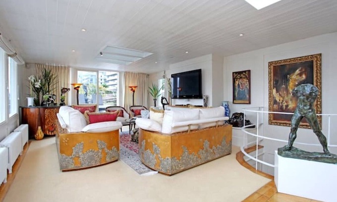 Thamesfield Boat Rental | Exceptional residential barge 2-3 bedroom suites