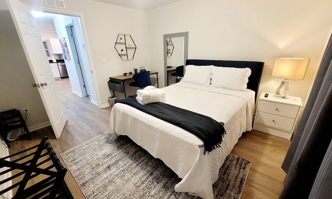 Hanahan Apartment | Exceptional Studio in CHS! Quiet Cozy with Onsite Parking/Washer/Dryer & HS Wifi