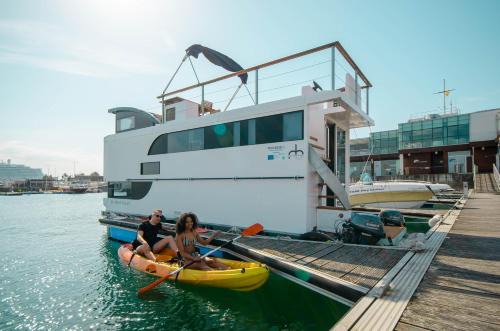 Baiona Apartment | Exclusivas vistas al mar en casa barco, pleno centro, terraza, parking