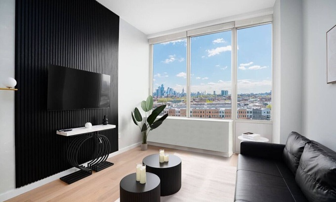 The Heights Apartment | Exclusive 1BR Apt with NYC View
