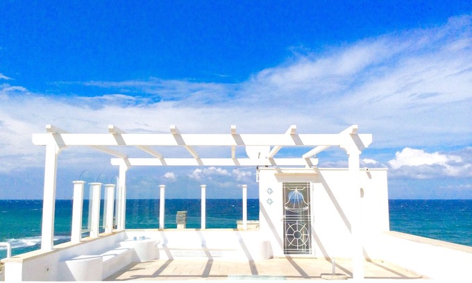 Villanova Apartment | Exclusive and charming roof terrace apartment directly on the beach, 4 persons