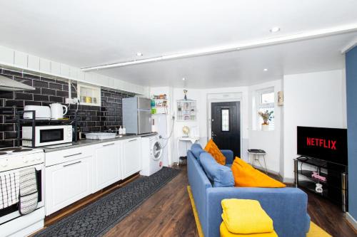 Chapeltown Apartment | Exclusive Apartment - close to centre, contactless entry, free parking, WiFi & Netflix