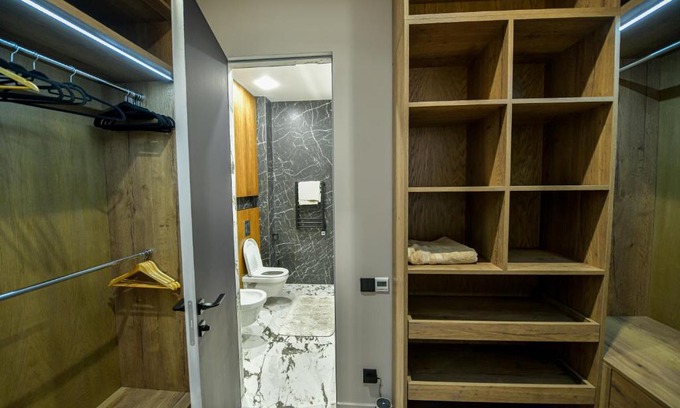Kentron Apartment | Exclusive Designer Apt at North Avenue 3bdr+3bth