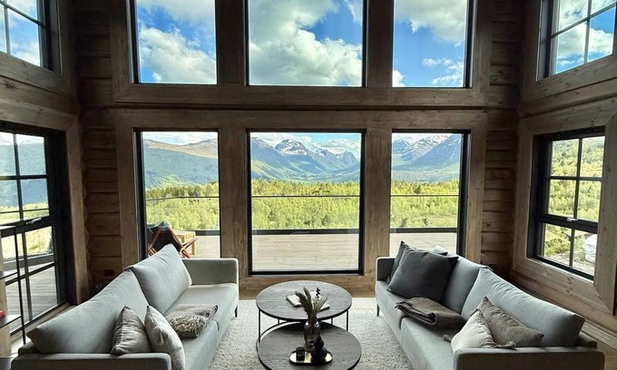 Møre og Romsdal Ski Chalet | Exclusive Fjord Lodge with Jacuzzi & Epic Views