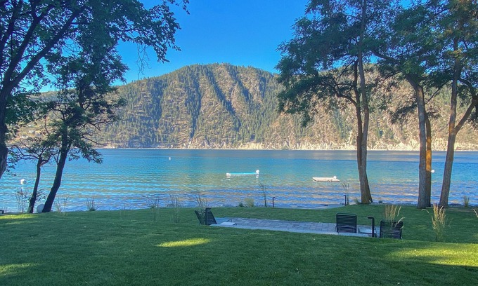 Wapato Point House | Exclusive Lakefront Getaway on Lake Chelan's Wapato Point
