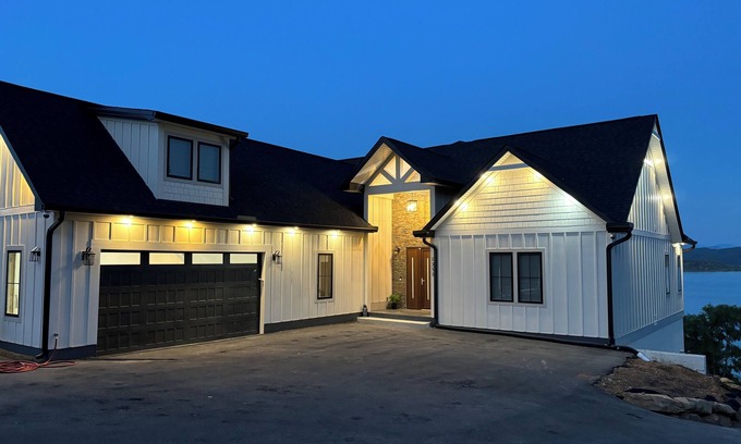 Dandridge House | Exclusive Lakefront Retreat - nSpacious 5 bdr house in Dandridge on Douglas Lake