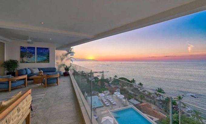 South Shore Hotel Area Condo | Exclusive Oceanfront Retreat w/Resort Amenities