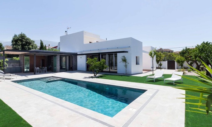 Melegis Villa | Exclusive Villa with garden and pool