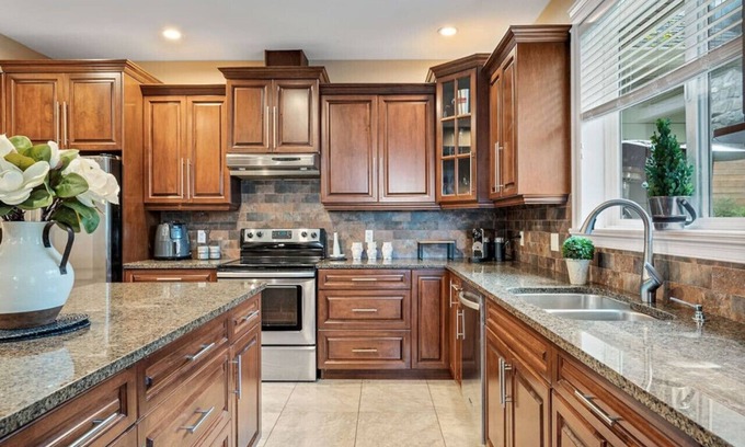 Bear Mountain Resort House | Executive 3 bedroom Home on Bear Mountain