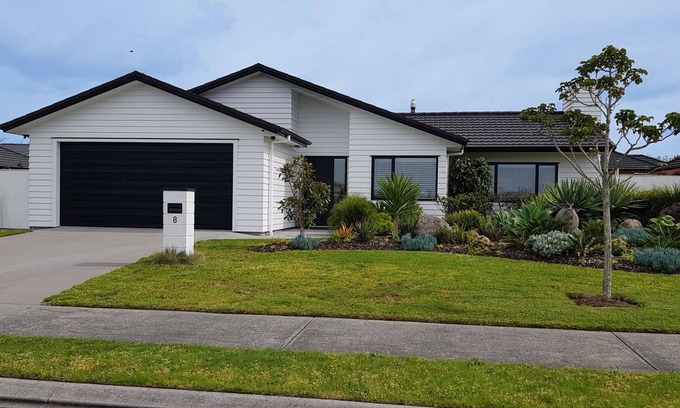 One Tree Point House | Executive Quality 4 Bedroom Home