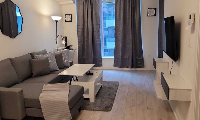 Niagara Condo | Executive rental walk to CN tower aquarium sports food entertainment