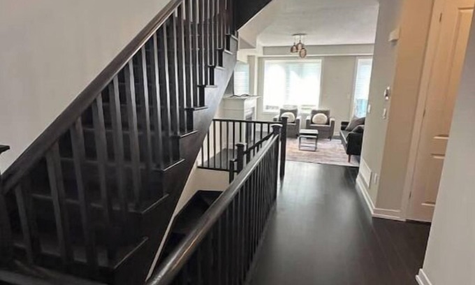 Brampton House | Executive Townhouse on a Ravinenn