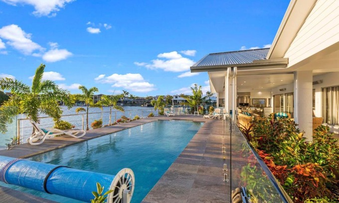 Mooloolaba House | Executive Waterfront Home