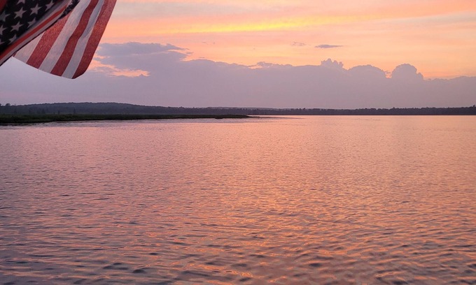 St. Helen Cottage | Exit 222 St.Helen#3 Cozy getaway. Lake/trails/shopping/wifi, king size bed.Relax