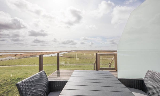 Hattstedtermarsch Apartment | Exklusive Wohnung auf dem Deich an der Nordsee