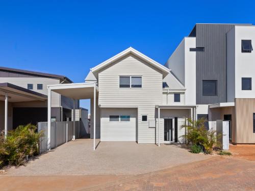 Exmouth House | Exmouth Retreat - 3x3 on the canals