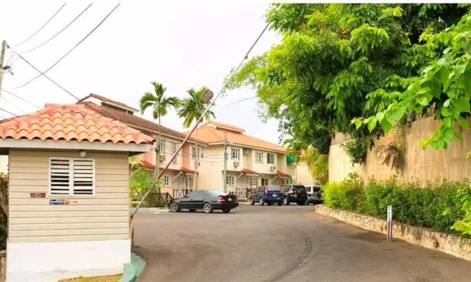 West Gate Hills House | Exotic 2 bedroom Westgate Hills