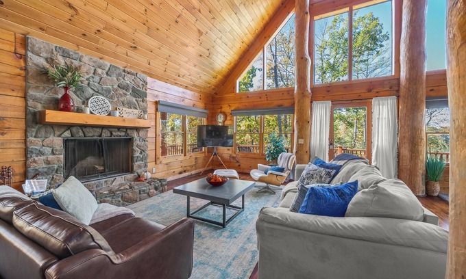 Athens House | Expansive Lake House/Private Dock/Stunning Views/Family & Pet Friendly